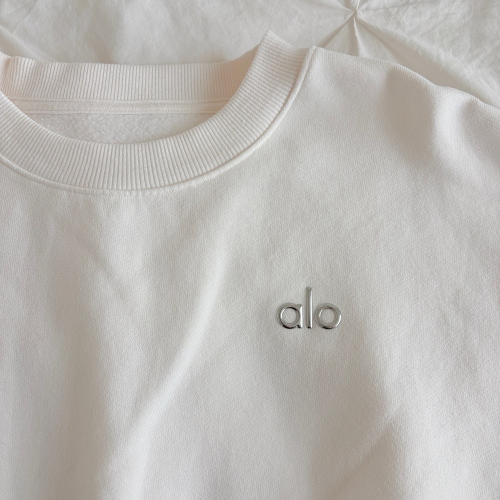 Alo Cropped Accolade Crewneck - Picture 3 of 5